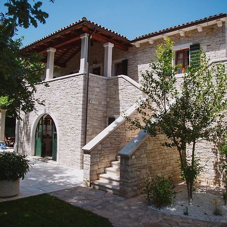 Villa Kringa Tinjan エクステリア 写真