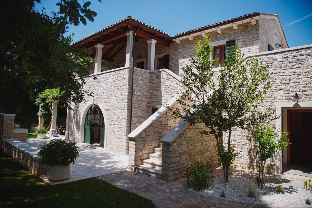 Villa Kringa Tinjan エクステリア 写真