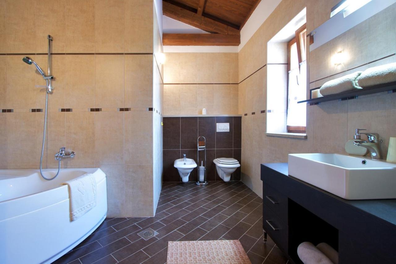 Villa Kringa Tinjan エクステリア 写真