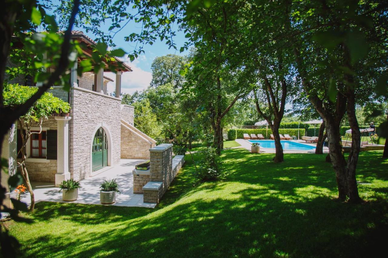 Villa Kringa Tinjan エクステリア 写真