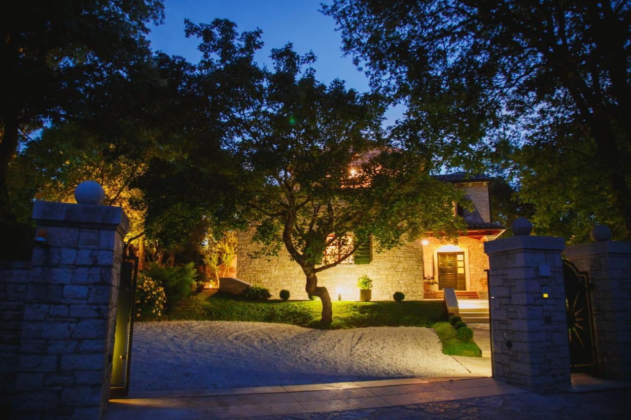 Villa Kringa Tinjan エクステリア 写真