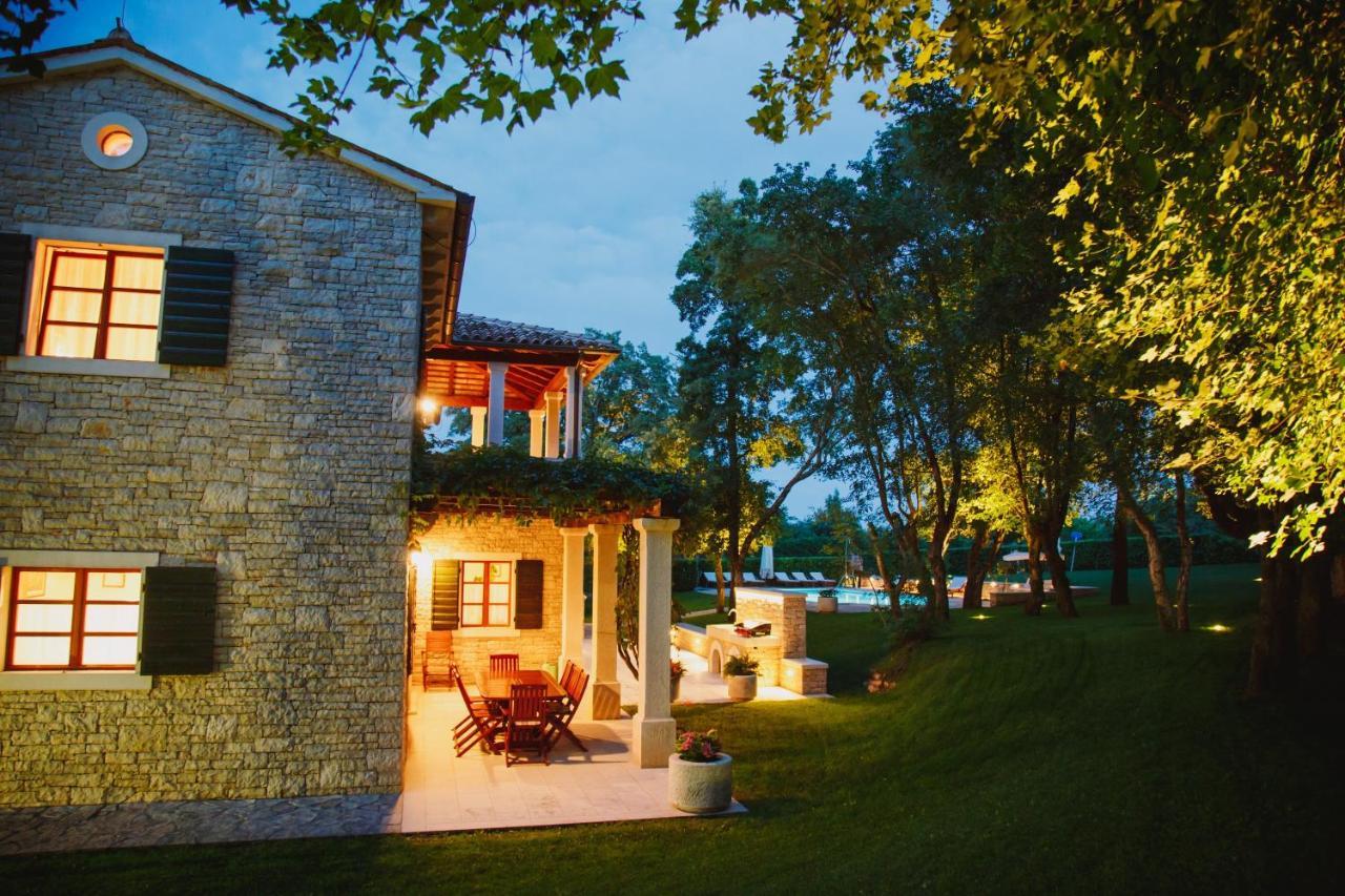 Villa Kringa Tinjan エクステリア 写真