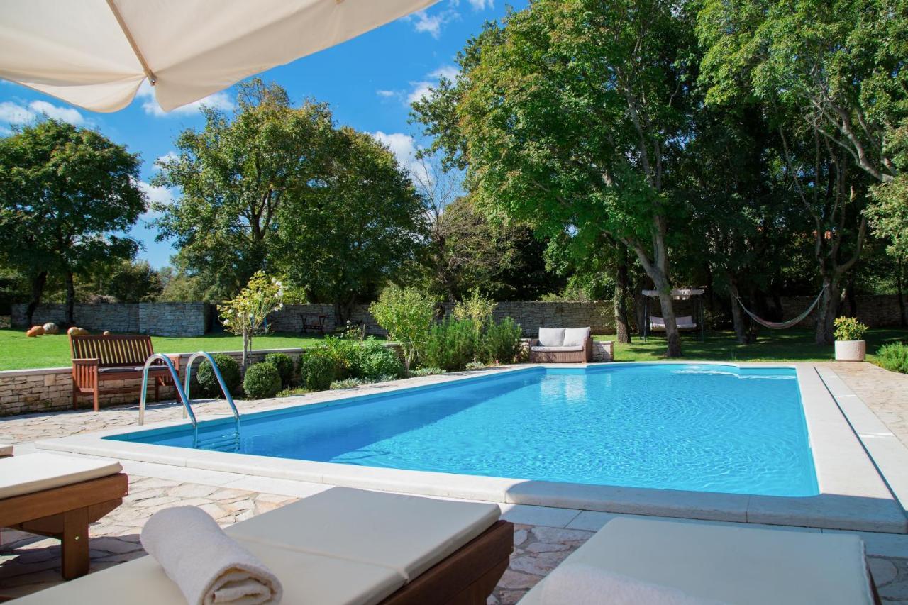 Villa Kringa Tinjan エクステリア 写真