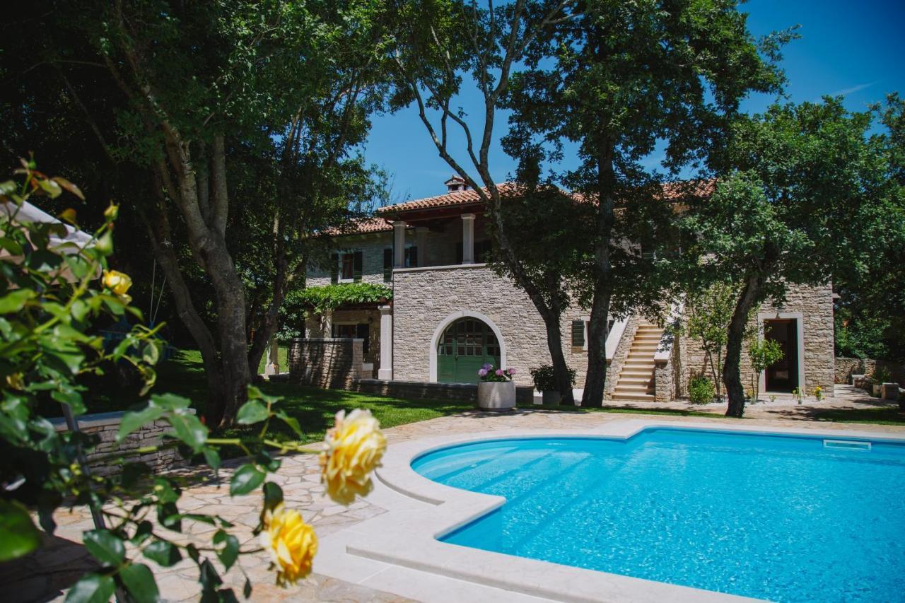 Villa Kringa Tinjan エクステリア 写真