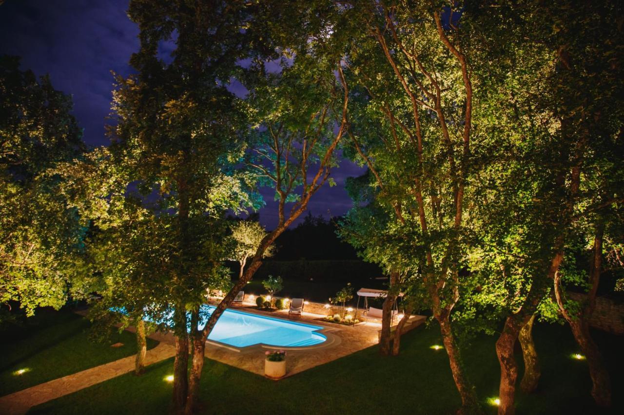 Villa Kringa Tinjan エクステリア 写真