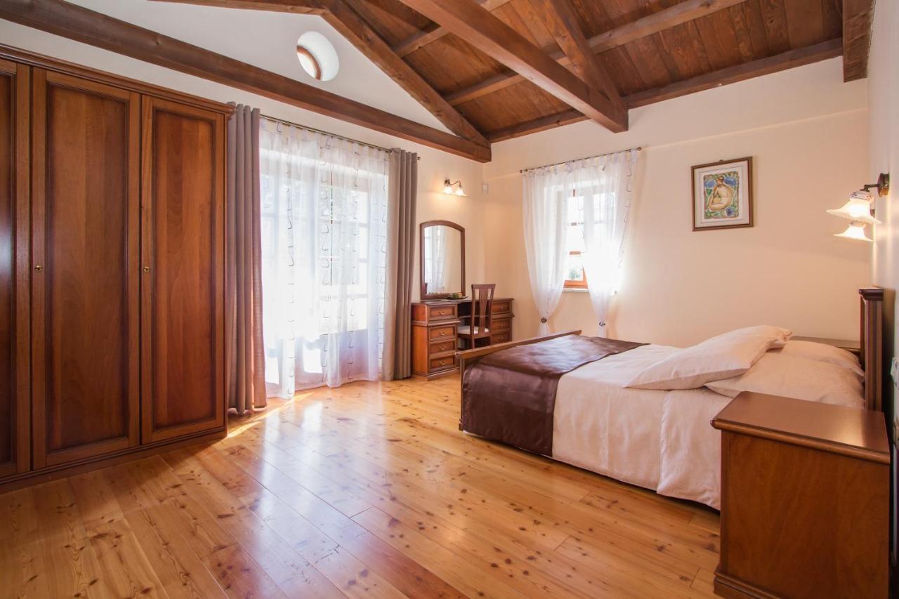 Villa Kringa Tinjan エクステリア 写真